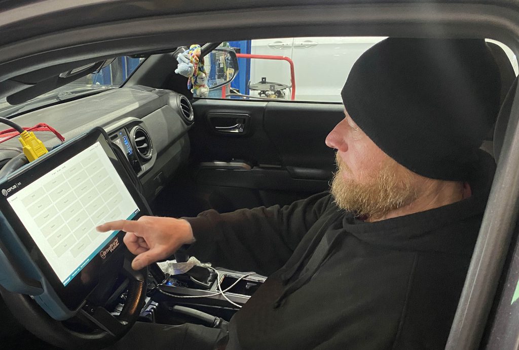 Master Technician using Opus IVS DrivePro 2.