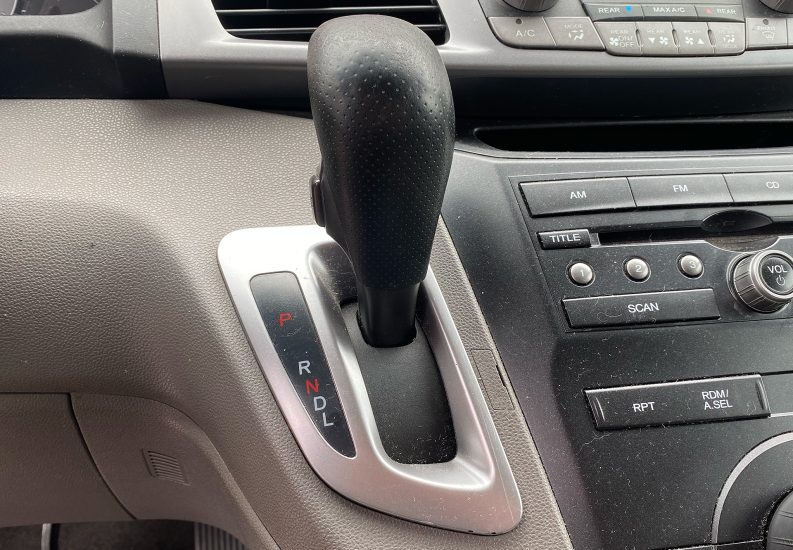 Gear shifter on Honda Odyssey.