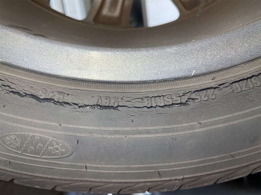 Cracks in Jeep Renegade tires.